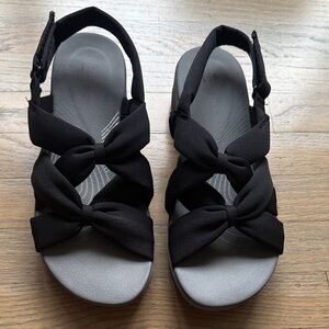 Clarks Cloudsteppers Black Strappy Comfort Walking Sandals Sz 9.5
